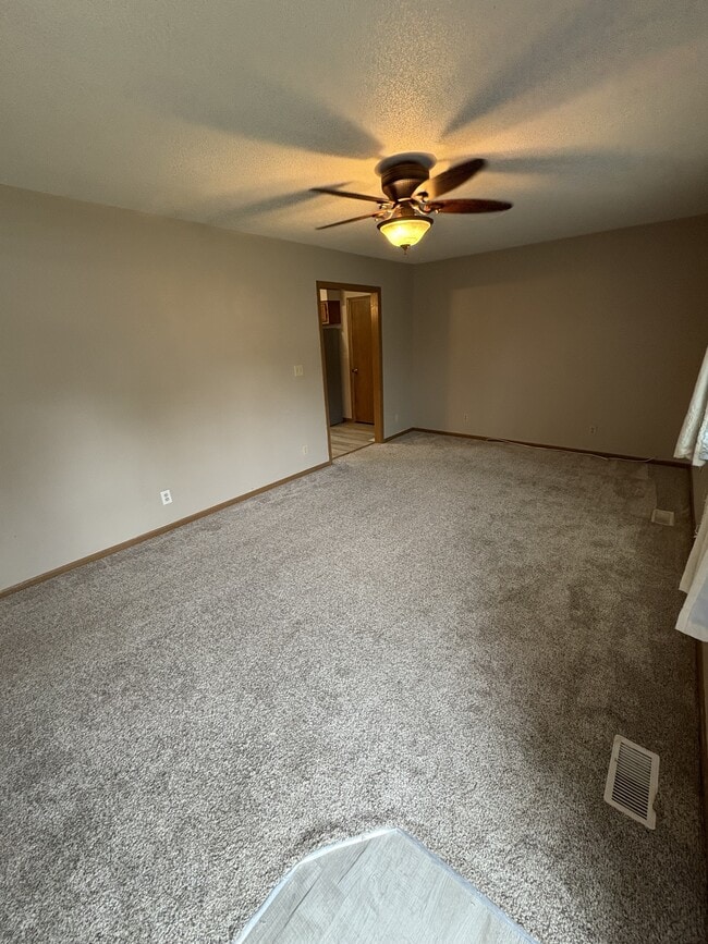 Photo - 402 Rolling Green Dr