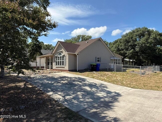 Photo - 1308 E Oak Island Dr