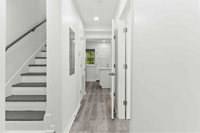 Photo - 1452 Smith Pl SE Unidad b