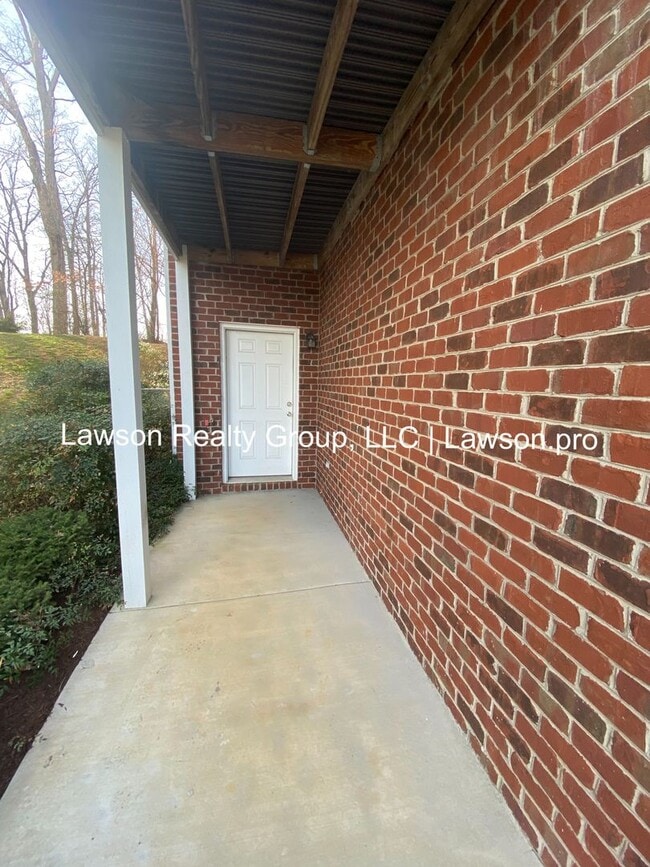 Photo - Beautiful, Spacious Crescent Home in Colon...