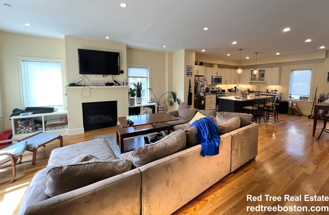 Building Photo - 122 Tremont St Rental