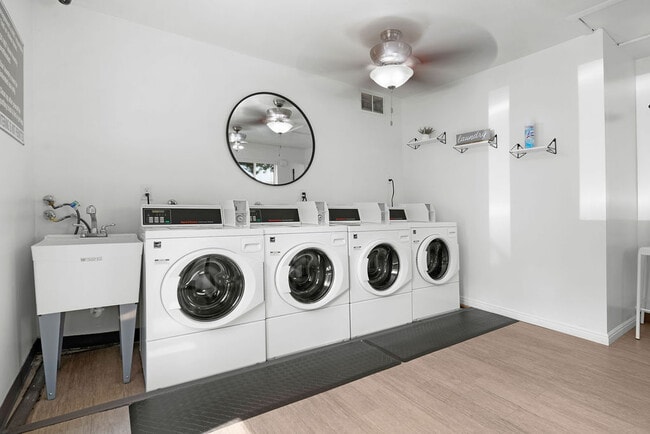 24/7 Laundry Room