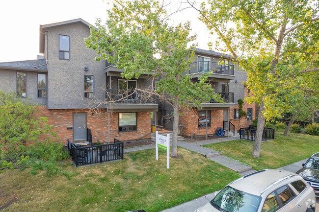 Building Photo - Bankview Vista