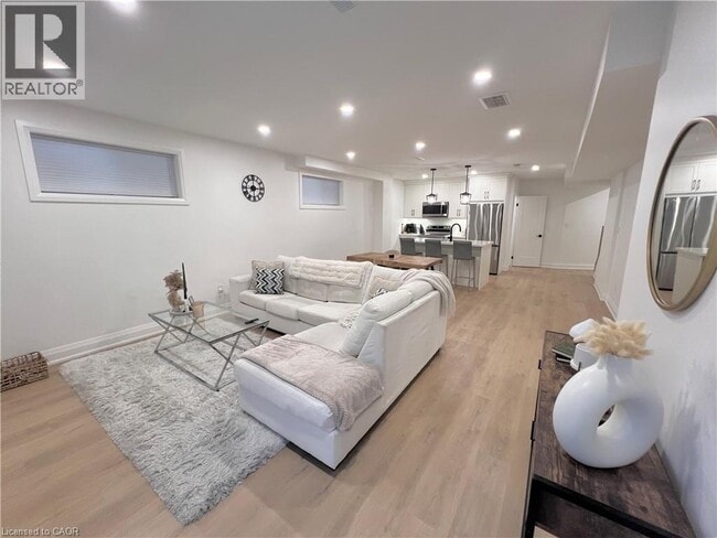 Photo - 31 Colin Crescent