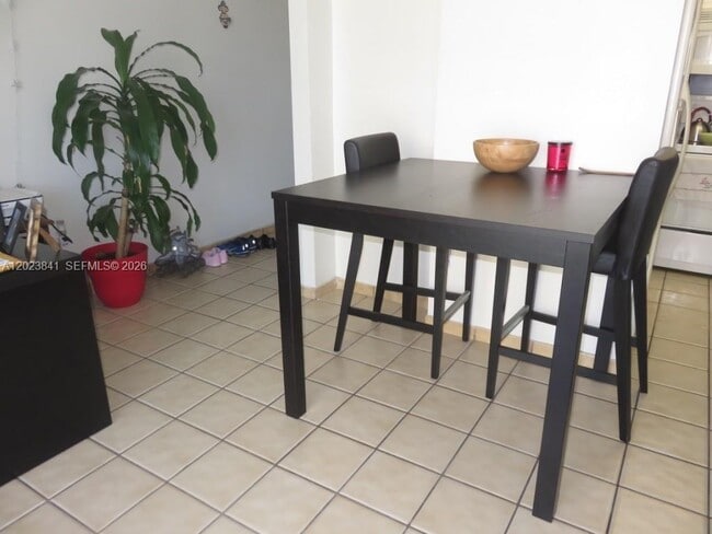 Photo - 2457 Collins Ave Unidad 1602
