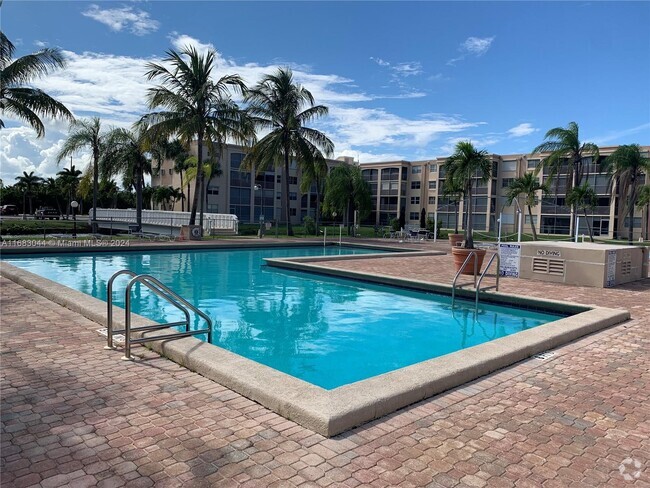 Building Photo - 505 E Dania Beach Blvd Unit 4-2J Rental