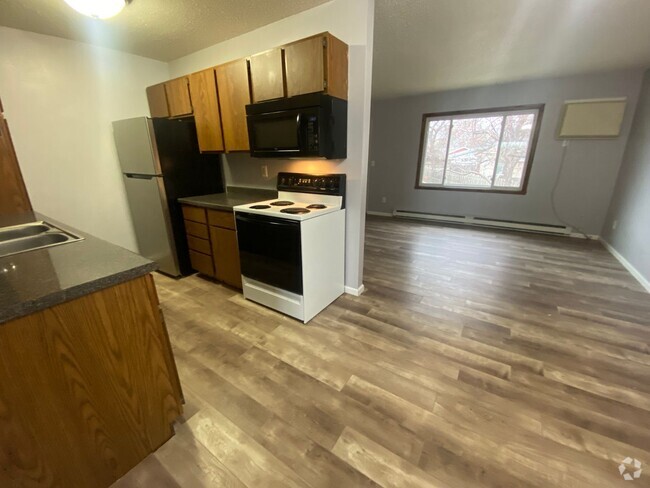 Building Photo - 3 Bedroom, 1 Bath Townhome in West Fargo!!