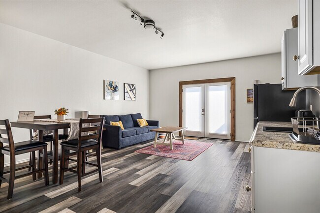 Photo - 311 Evening Grosbeak Dr Unidad SI ID1492677P