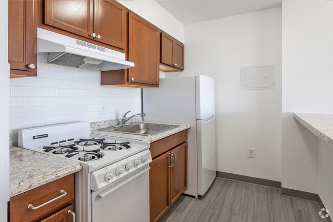 Estudio con barra de desayuno - Landmark Towers