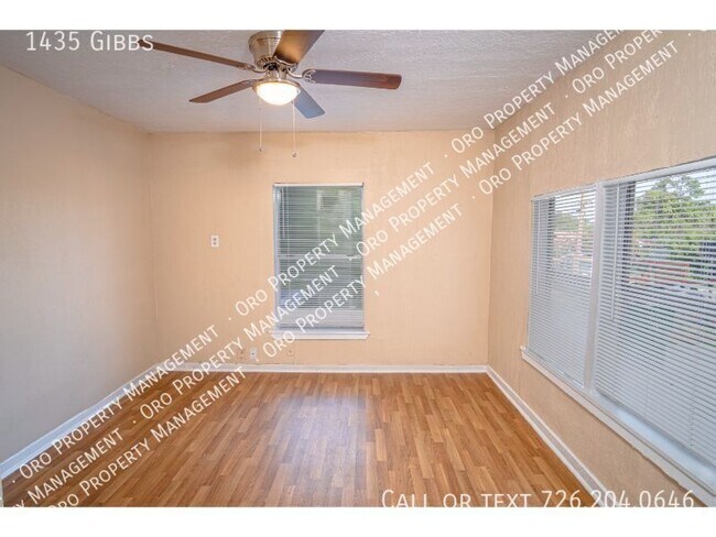 Photo - 1435 Gibbs-