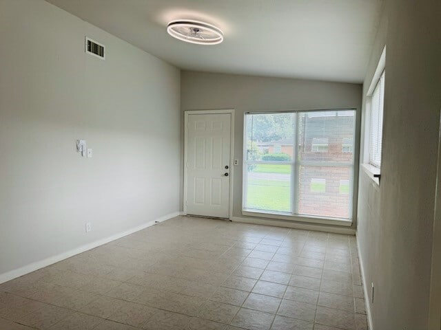 Photo - 647 Regal St