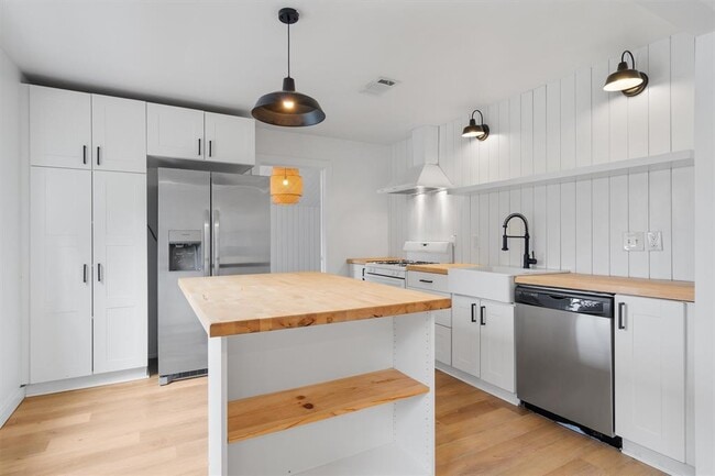 Photo - 1228 Broadmoor Dr