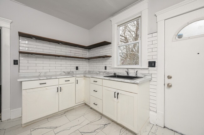 Photo - 1303 Rowland Ave NE