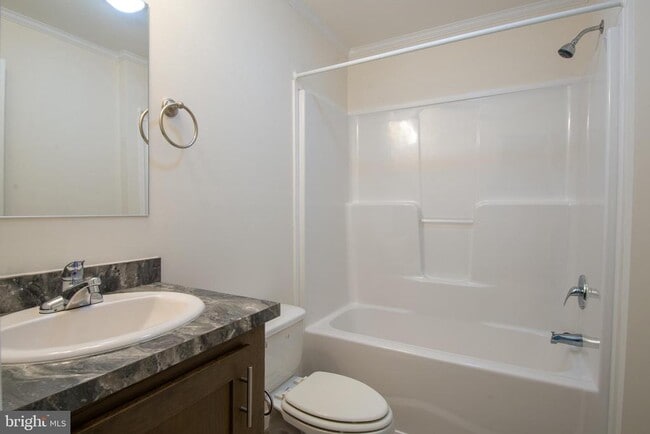 Photo - 86 Longbow Ln