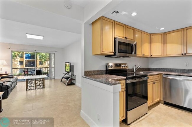 Photo - 460 NW 20th St Unidad 209 Rental