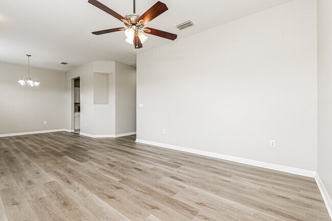 Photo - 292 Cloverdale Rd