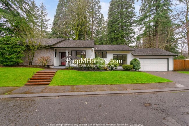 Building Photo - Updated Three Bedroom Gem in Lake Oswego!
