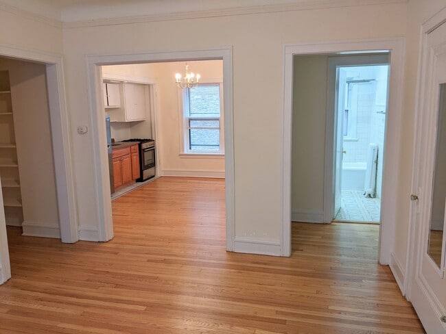 Photo - 729 Hinman Ave Unit 2E