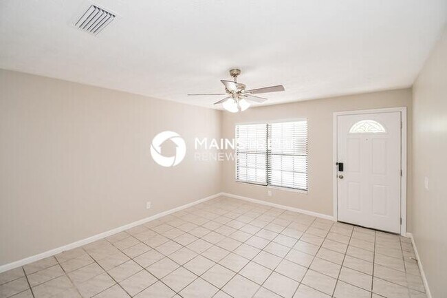 Photo - 3 Bedroom Pet-Friendly Home in orange park...