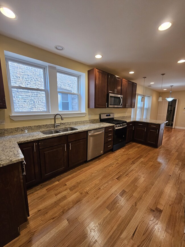 Photo - 6317 N Washtenaw Ave Unit #3
