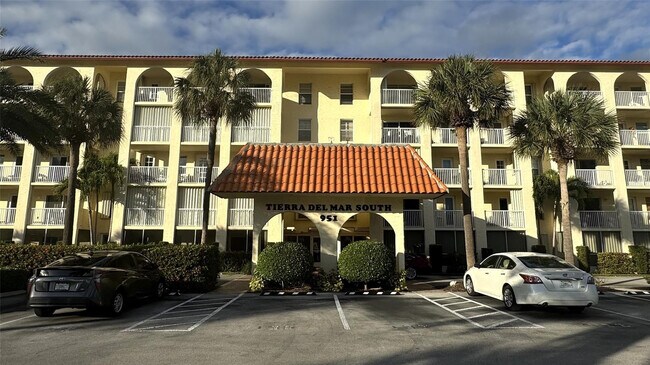 Building Photo - 951 De Soto Rd Unit 326