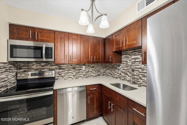 Photo - 203 Wellington Pl