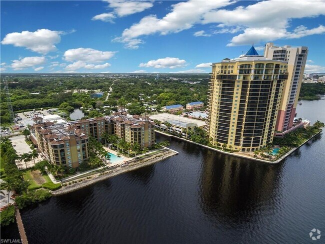 Building Photo - Downtown Condo with River Views