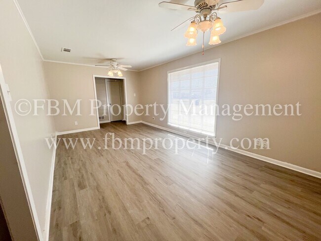 Photo - 1204 Williamsburg Dr