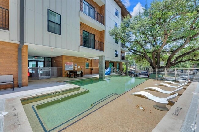 Building Photo - 2500 Longview St Unit 323 Rental