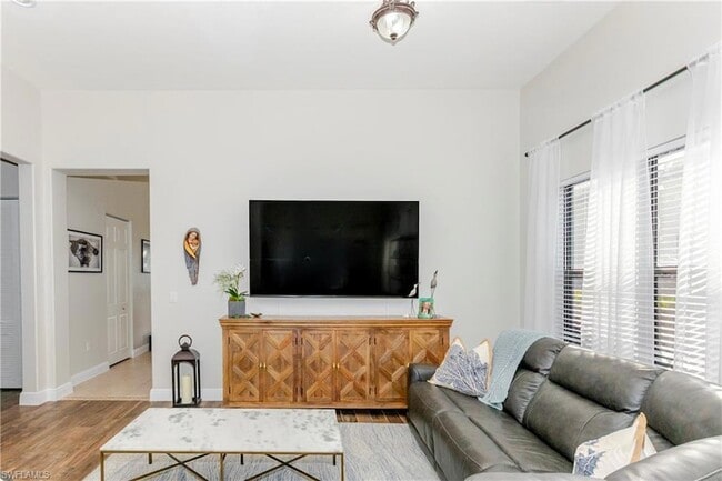 Photo - 5104 Salerno St