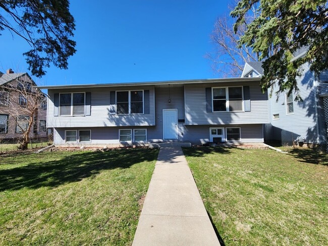 Building Photo - Beautiful 4 bed 2 bathroom house