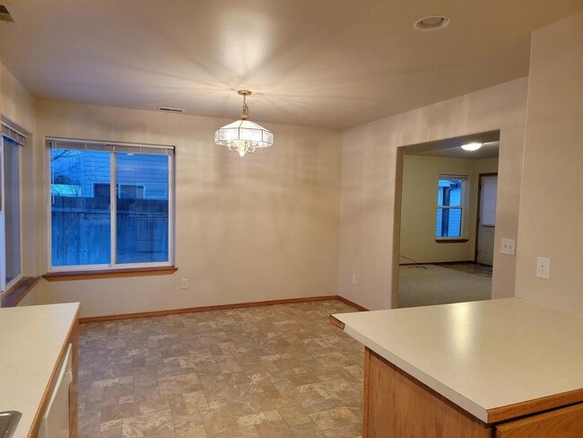 Photo - 3 Bedroom 2.5 Bath Townhouse