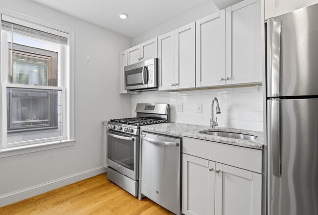 230 Saratoga St Unit 3