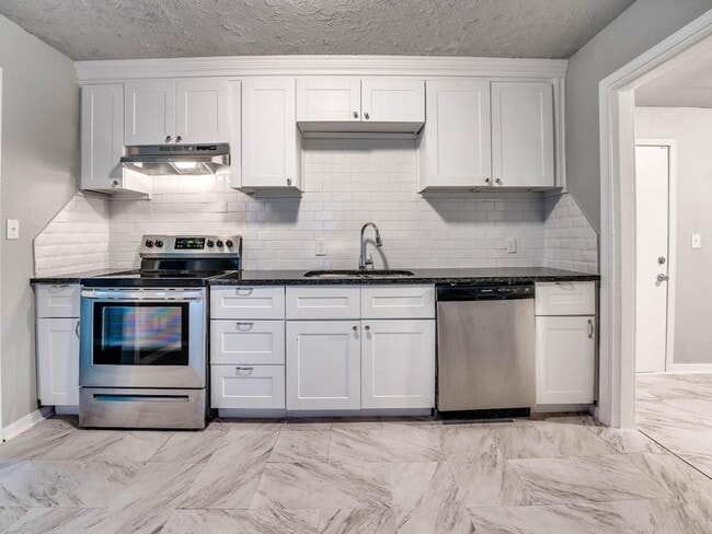 Building Photo - 2604 NE 22nd St Rental