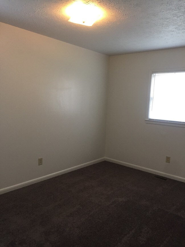 36 Bedroom 1 - 36 White Cir