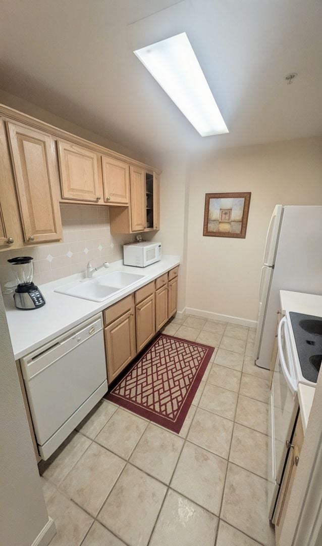 Photo - ANNUAL/SEASONAL/ SHORT-TERM TURNKEY FURNISHED- 2 /2 AT THE RENAISSANCE DOWNTOWN!!