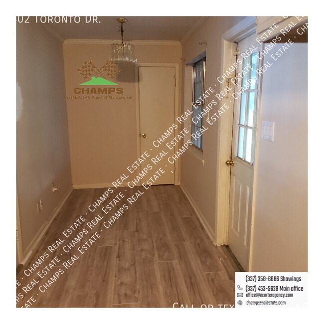 Photo - 402 Toronto Dr