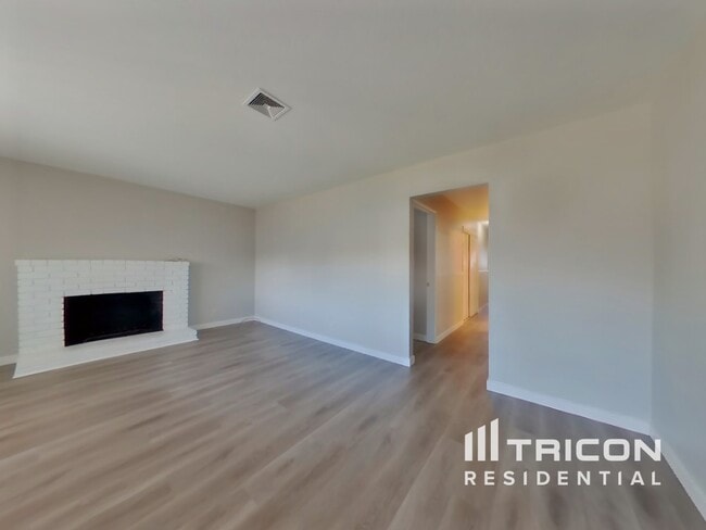 Photo - 372 Hopkins Dr