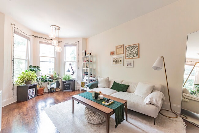 Building Photo - 2251 W Melrose St Unit 1 Rental