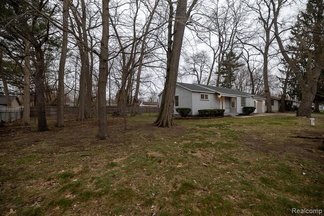 Photo - 9172 Millward Ave