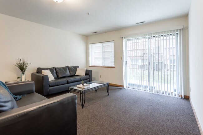 208 N Harvey