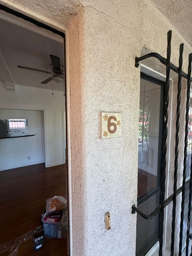 Building Photo - 5942 Willoughby Ave Unit 6 Rental
