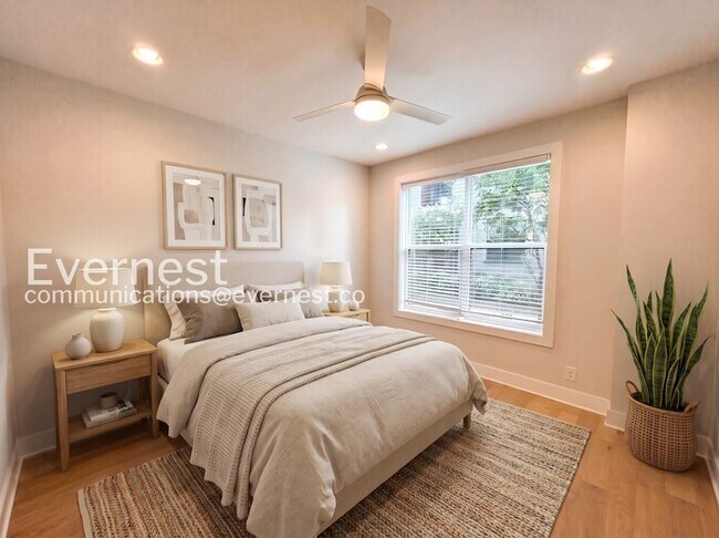 1011 44th Ave N