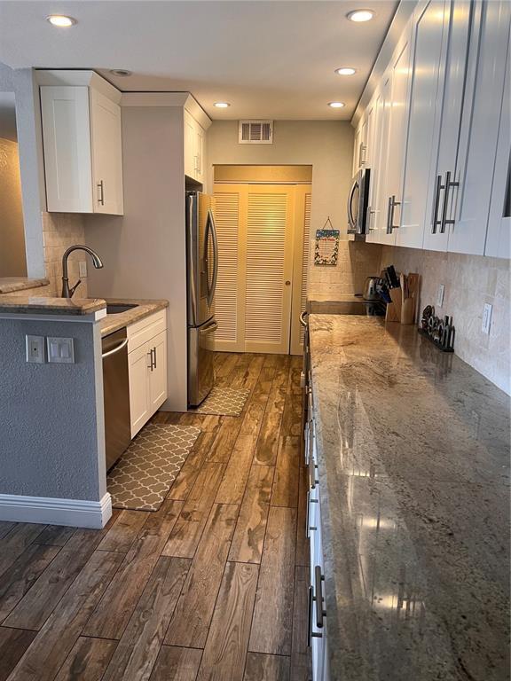 Building Photo - 400 N Riverside Dr Unit 104 Rental