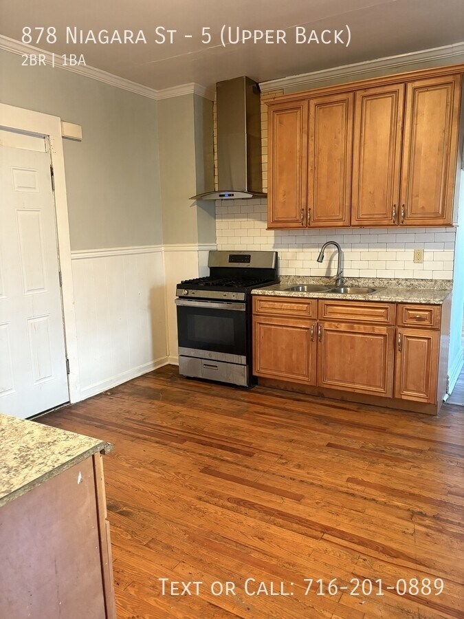Photo - 878 Niagara St Unit 5 (Upper Back)