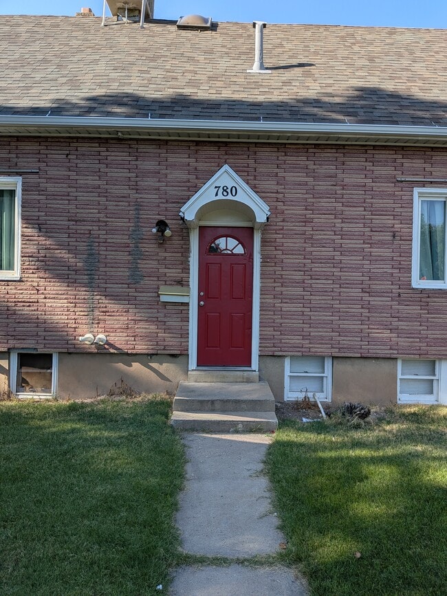 Building Photo - 780 29th St Unit 780 29th Street