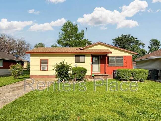 Building Photo - 2407 S Olympia Ave