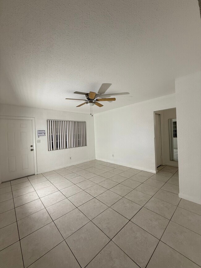 Living Room - 2513 McKinley St Unit 2513 McKinley St