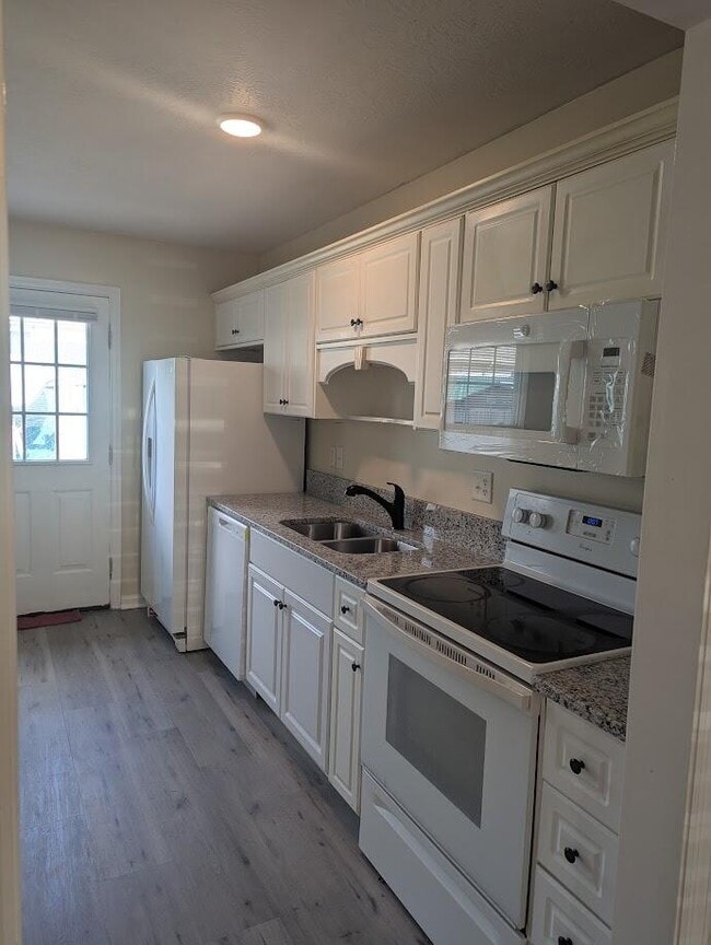 Photo - 708 Creekside Dr