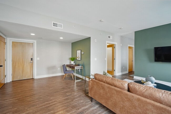 Building Photo - 400 Walnut St Rental